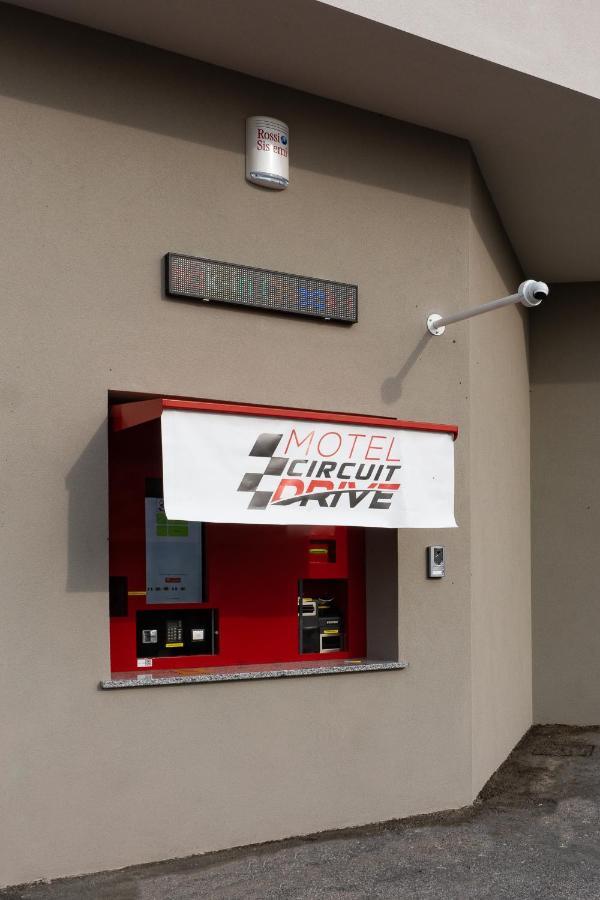Cingia De' Botti Motel Circuit Drive מראה חיצוני תמונה